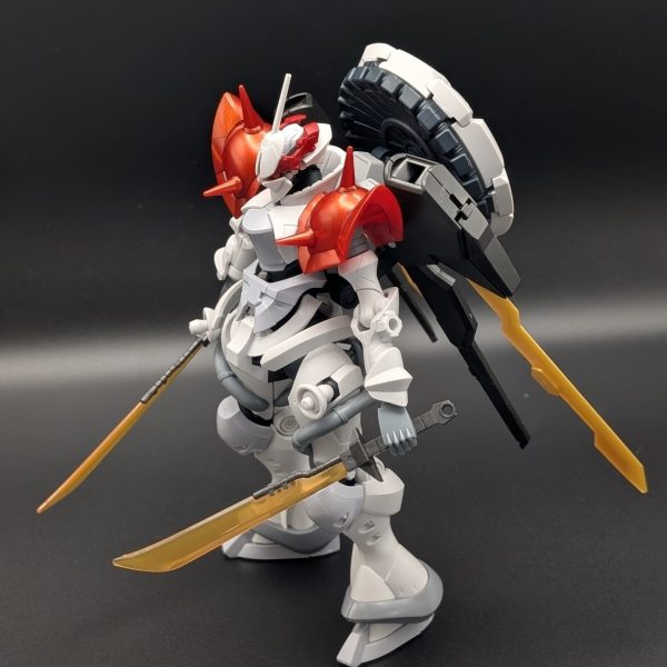 本懐のギャンのシルエットを整えるために堪能したイフリート改の武装を受け継ぎました✨️このギャンは自分の中でのジークアクス世界観での脳内後継機なのでそれを形にしていきたいです☺️（1枚目）