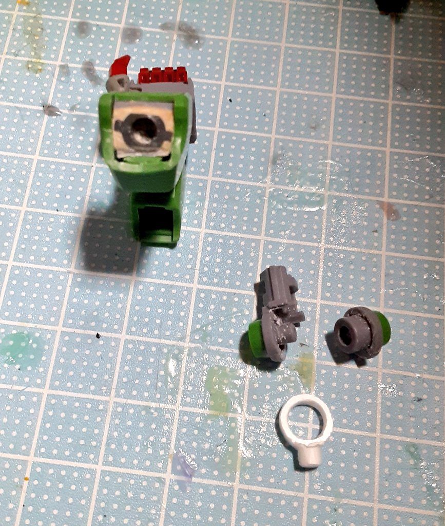 腕改修、塗装前分解時。