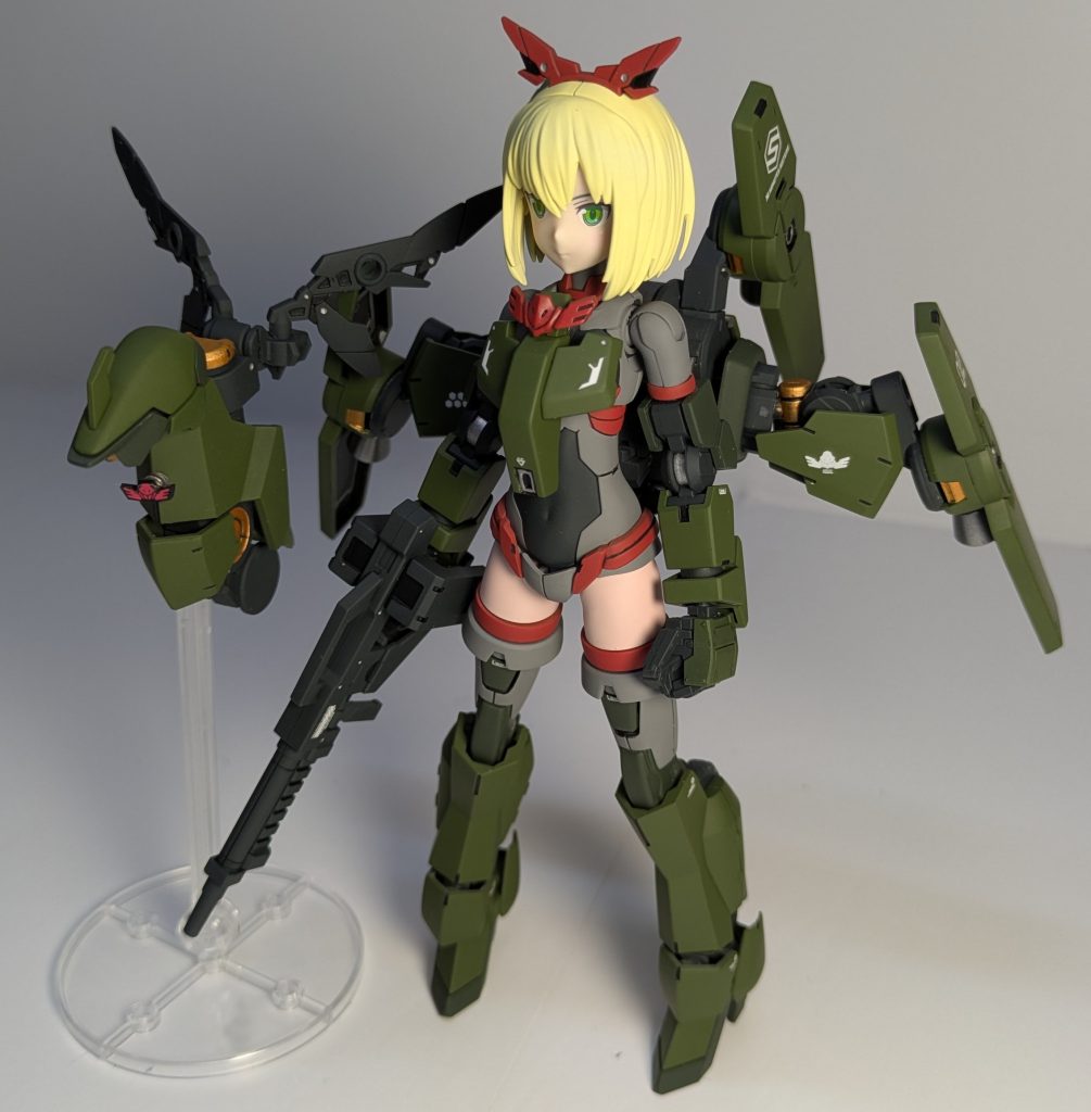 イズ君の頭、リボン、ティアの胸装甲にはネオジム磁石で着脱可能にしてグレイズ状態にも戻せるよう細工がしてあります。カラーリングは緑:フィールドグリーン深緑:フィールドグリーン+タイヤブラックダークグレー:タイヤブラックグレー:ライトグレー