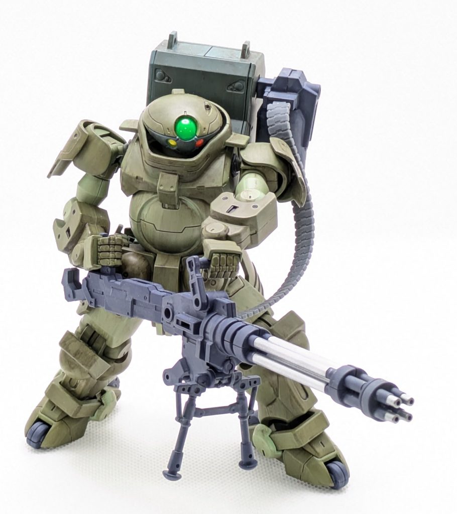 アレに似せる為に頭を緑のやつに取り替え、肩を緑にし、スネはレッドベレーから通常のグリモアのパーツにして、何となく持たせたかったので30MMのガトリングガンを持たせた結果です(笑)