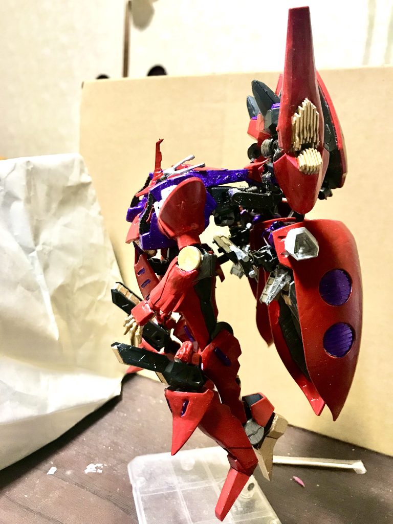 サイドから、足はぐるっと回してハイヒールにしました、なので自立できません。