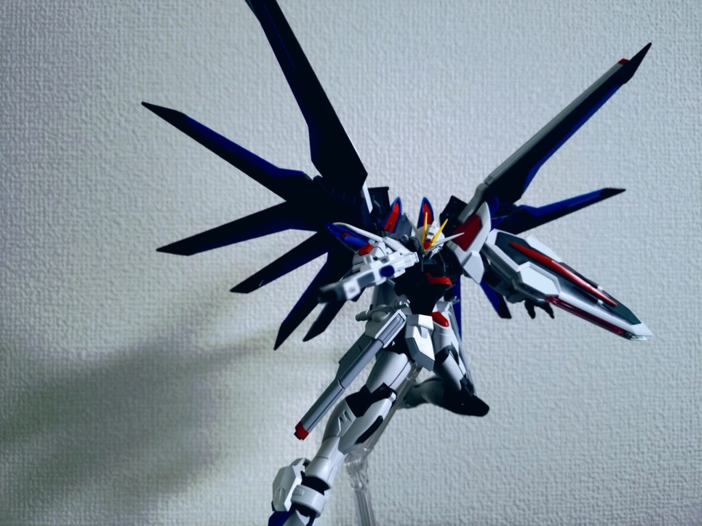 やはりフリーダム系列はどれも良いですね、超久々のガンプラ製作しっかり楽しめました。次はマイティーを作るかEWナタクを作るか・・・悩ましい