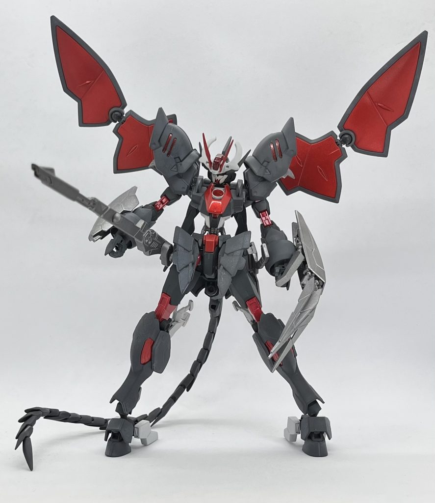 鎌を分離させることで高出力ビーム砲に。威力が高いので使用時は足場を固定しての使用 