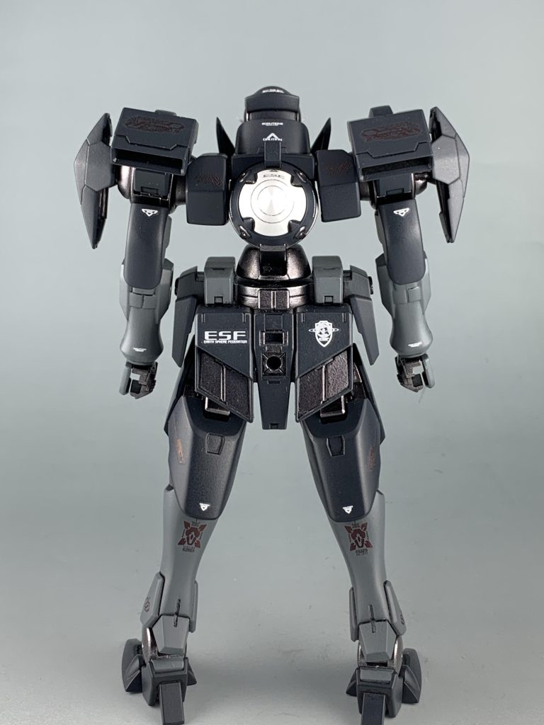 塗装は缶スプレーとガンダムマーカーを多用しています。