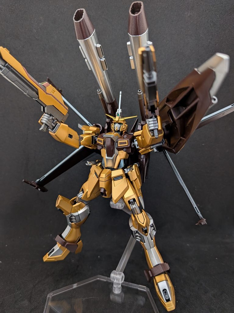 フルバースト?本当は腰部にクスィフィアスレール砲を搭載したかったんですけどパーツが余ってませんでした。