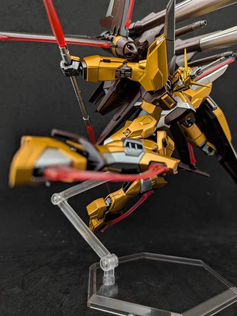 ジャスティスといえばこのビーム脛ですね。