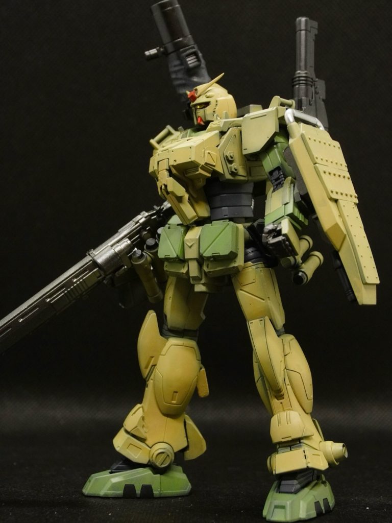 ガンダムは近代的な改修にせず、MSVっぽさを出したいなあと思ってたので満足な出来になりましたというか、ディティールアップだけにとどめて、ミキシングとか改造とかするつもりなかったんですけど、結局は関節の位置変更とか延長とかやりはじめてしまい、局地型だと言わなければオリジンガンダムの改造と思われない感じになり、せっかくの希少キットを…と少しだけ反省はしてます