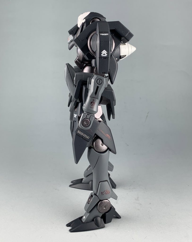 デカールはGN-XⅣ用のものとアシタのデカールをつかっていまさ使っています。呪術的な感じが出たと思います。