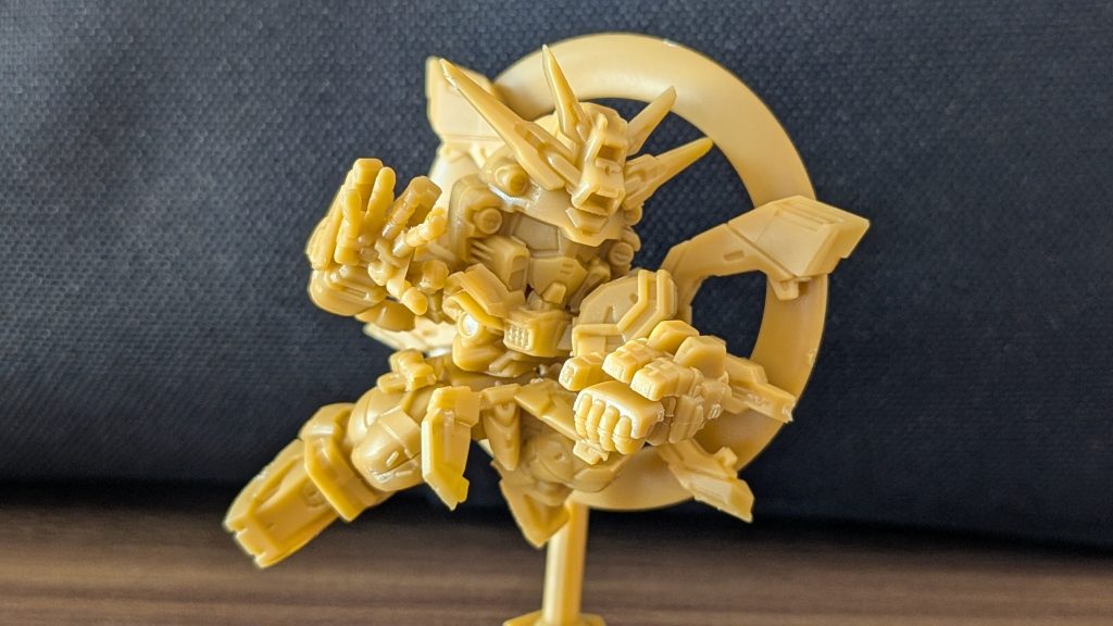 塗装前。組み立ては説明書みなくても感覚で作れるくらい簡単で、初心者にもおすすめです。素材がPSじゃなくてABSなので、接着剤だけは注意です。