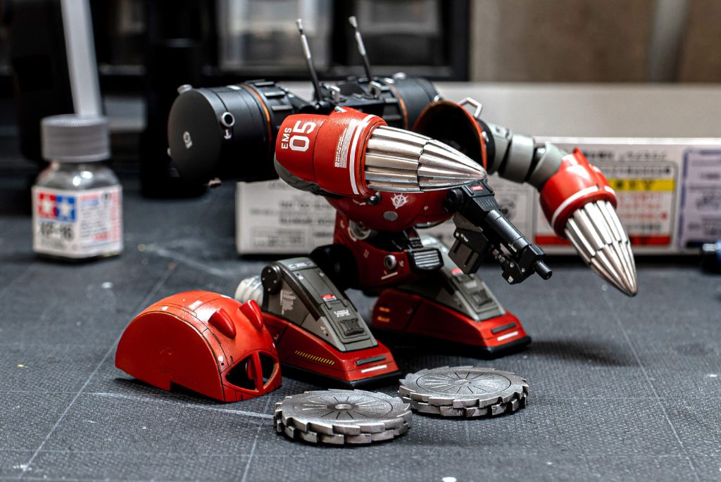 デカールを貼り終え、ウェザリング前の状態。この後軽くウェザリングを施し、つや消しトップコートを吹いて完成させました。