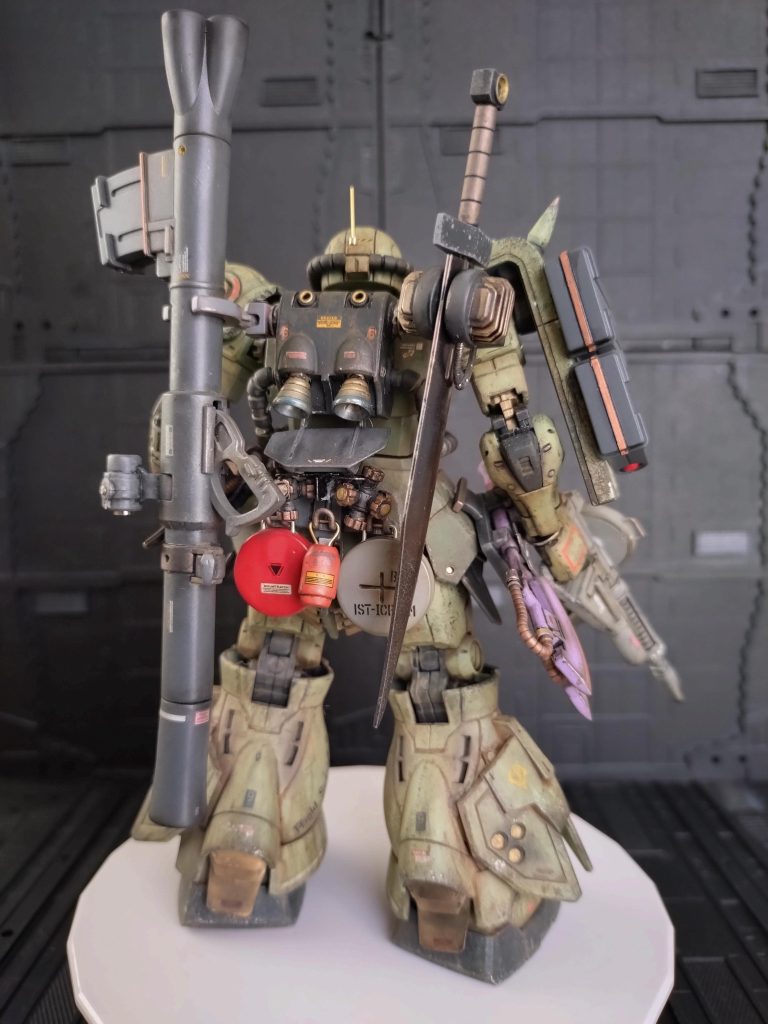 知らない人達が乗っていた「滑りザク」（量産すりゃ地球制圧できたんじゃね？）そう思いつつ映画鑑賞する姿勢であるため、寝てしまうのだと自己分析しております。（ 赤い弾倉はヤバめ弾、オレンジの包はヤバめ煙…そんなイメージで。アッツアツのヒートサーベルを急冷しそうな冷却ホルダーw）