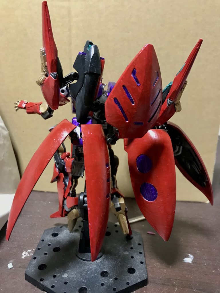 後ろから、キュベレイのバインダーが余ったのでザクⅣのプリンセス装備みたいになるかと思って付けてみました。