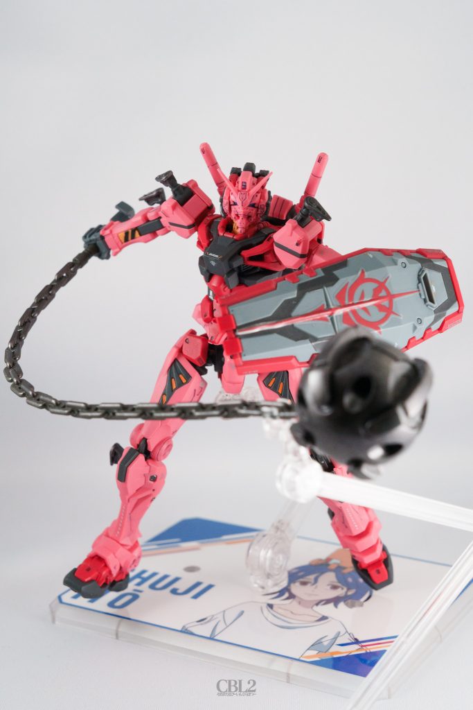 ガンダムハンマーも!ガンダムマーカーヘビーガンメタリックって塗ったのですがちょっと剥がれやすいのでポージングが大変でした。