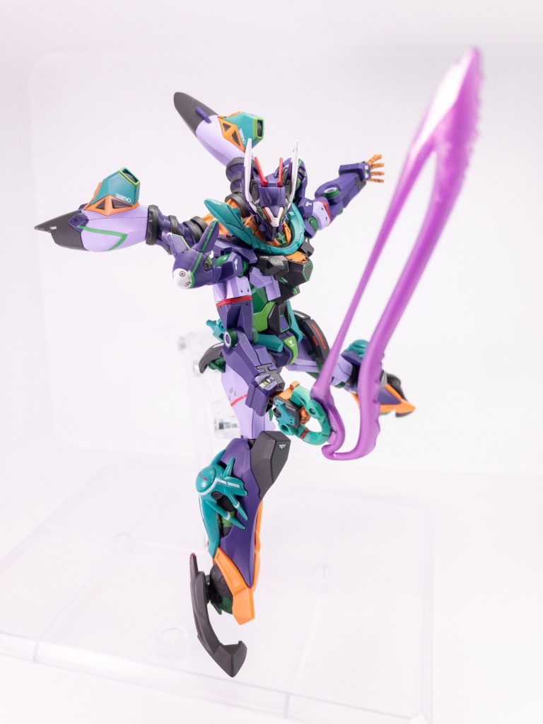 ビーム・サーベル部分は蛍光クリア塗装でUVライトを当てると発光します。