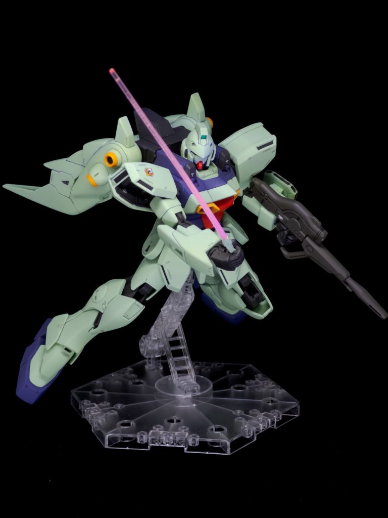 ビームサーベル。パッケージアートがこのポーズでしたね。