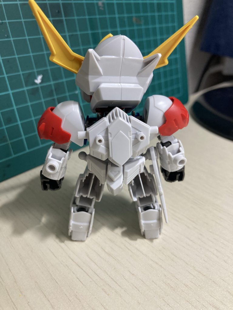 SD系の背面の扱いに悩ませられる。。。