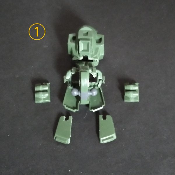 最近本当に暑くてバテてまして製作が進んでなかったのですが、ザクウォーリアの胴体の製作が進みました。①の画像で大胆に各部切り離して、②の画像で内部にフレームをプラ材で製作してアルミ線で接続。③の画像で上、下半身のジョイントにそろばん玉のような可動ジョイントを製作して可動域を広げました。④の画像で各部切り離したスカート内部をプラ材で補強してアルミ線で接続です。⑤の画像で後部スラスターは市販品で対応しました。（2枚目）