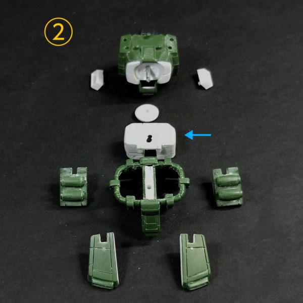 最近本当に暑くてバテてまして製作が進んでなかったのですが、ザクウォーリアの胴体の製作が進みました。①の画像で大胆に各部切り離して、②の画像で内部にフレームをプラ材で製作してアルミ線で接続。③の画像で上、下半身のジョイントにそろばん玉のような可動ジョイントを製作して可動域を広げました。④の画像で各部切り離したスカート内部をプラ材で補強してアルミ線で接続です。⑤の画像で後部スラスターは市販品で対応しました。（3枚目）