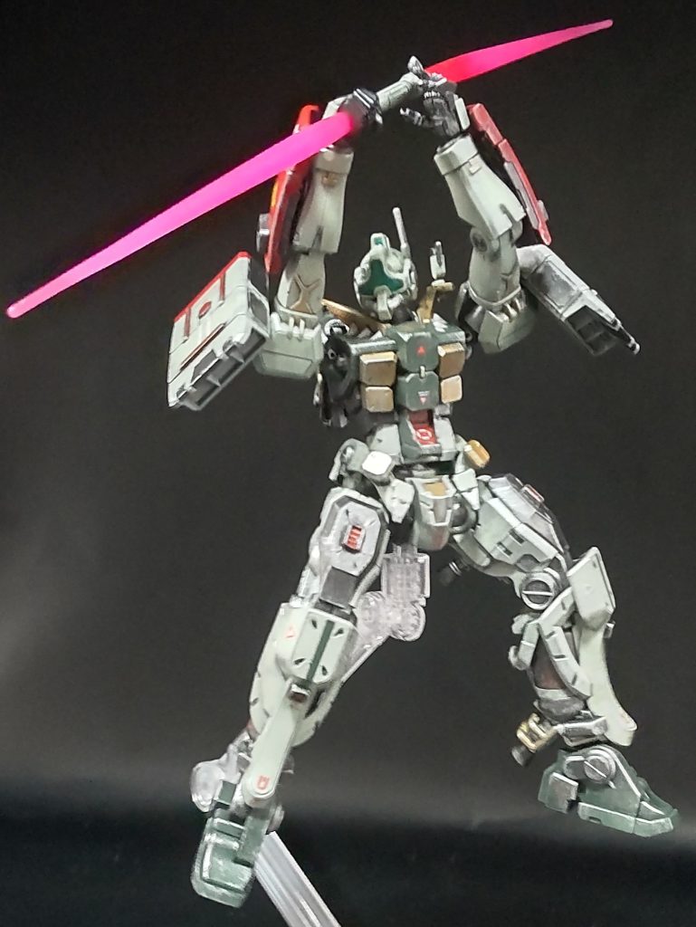 ビームナギナタ状態。ポージングが難しい。アニメでは出てきませんでしたが、かっこよくナギナタをふるうゲルググも見たかったかも。そんな風に思っていたら本家ゲルググが出てきたんですがね…