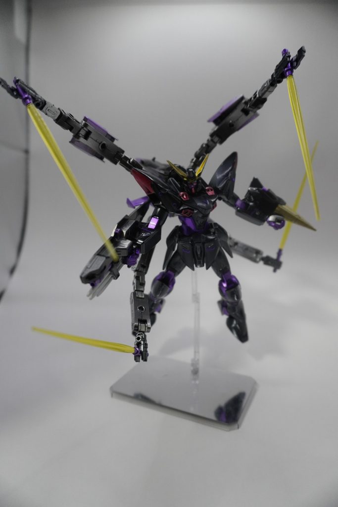 ストライカー装備。スパイダーマンのインテグレーテッドスーツから発想を得て作ってみました😆ビーム刃はビームナギナタの方がイメージに近いのですが以前ハードオフで何かの時にとビームナギナタを購入していたのですが、どこにいったかわからず普通のビームサーベルになりました😅