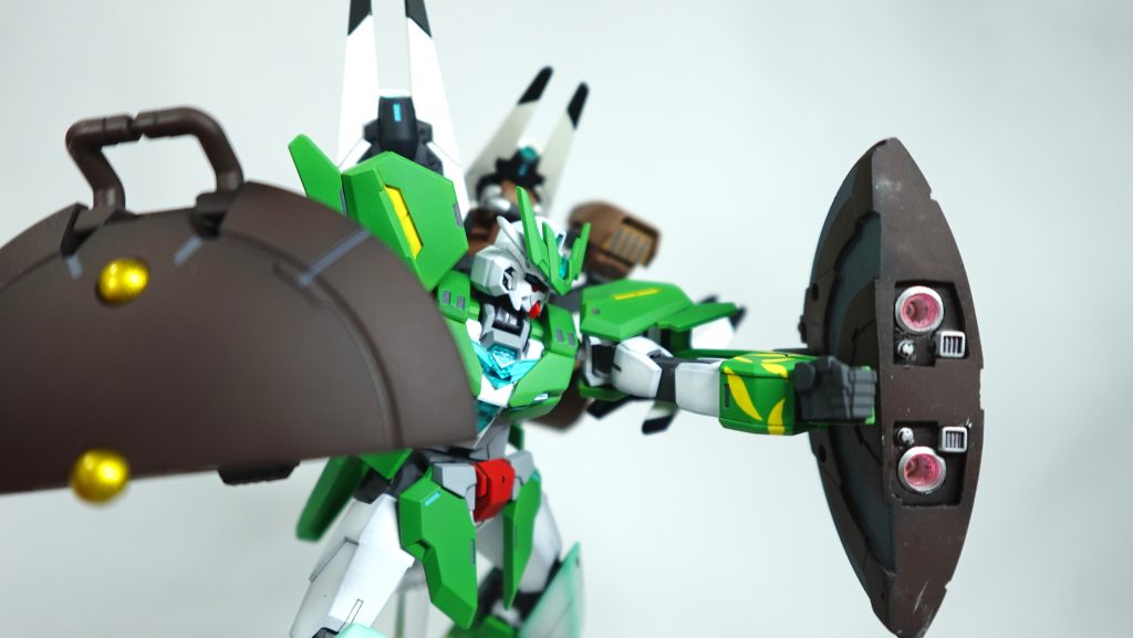 防御兼射撃武器にもなるマルチ兵装。