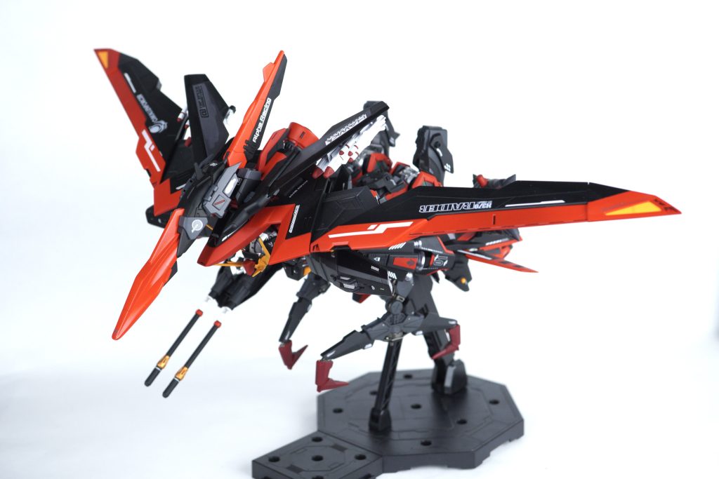 一応MA形態にもなれます(笑)ただ改修全部終わった後で肩アーマーが変形出来ない事に気づきましたので肩はそのままです😅