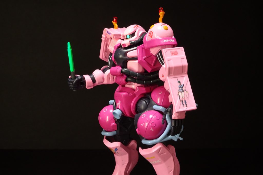 コンサート仕様なので、ショルダーアーマーのトゲが無いのはちょうど良かった。シールドのザクレディが目立ちます。