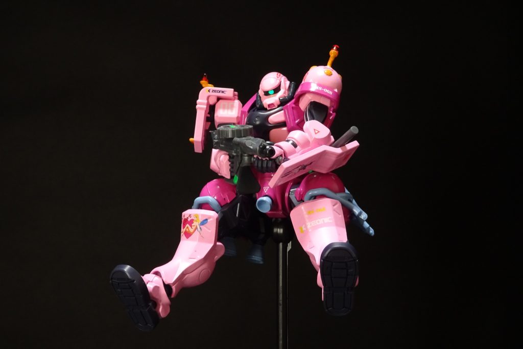 いざとなったら、ザクマシンガンで戦闘もできる？