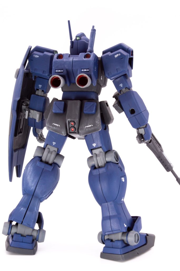 デカールはガンダムデカールと市販のコーションデカールやラインデカールを適当に貼り、その後艶消しスプレーしてます。