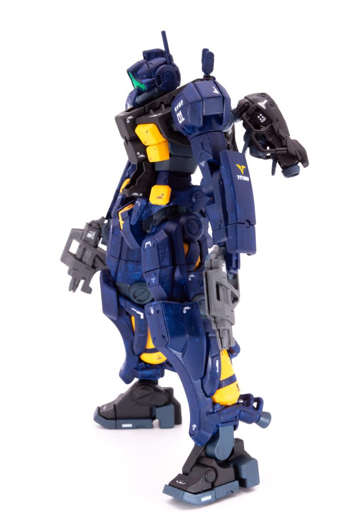 デカールはガンダムデカールと市販のコーションデカールやラインデカールを適当に貼り、その後艶消しスプレーしてます。