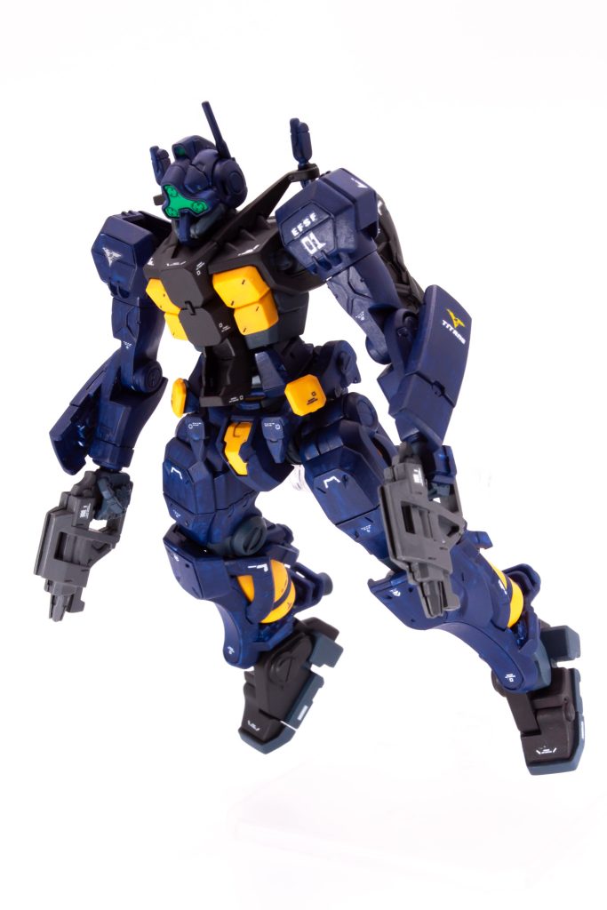 藤岡建機さん風にしてみましたが、独特なフォルムせいか見た目がイマイチですね。