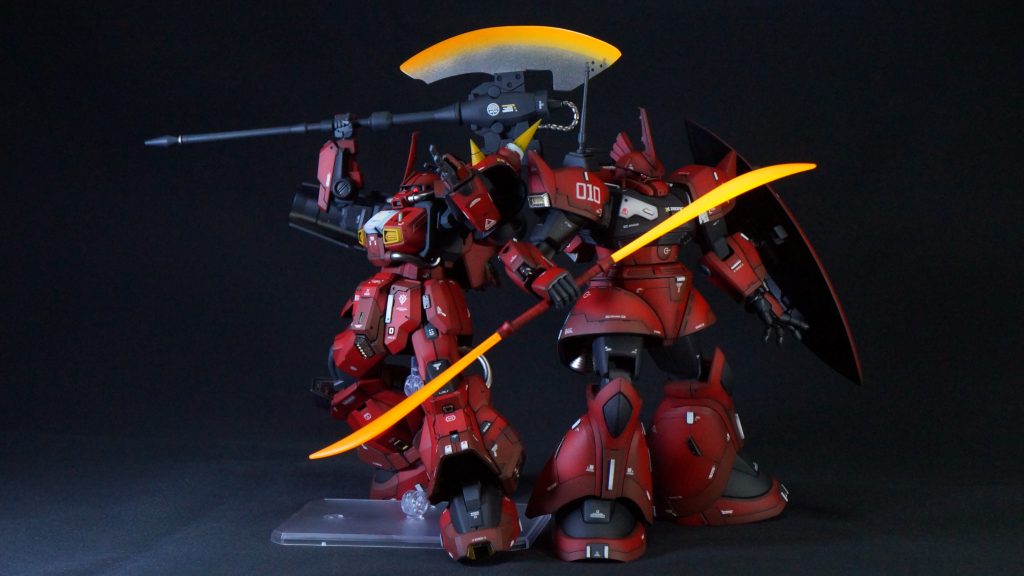 最後までご覧いただき、ありがとうございました。なかなか投稿ができず、不甲斐ない気持ちでいっぱいですが、引き続き、いいねって思っていただける作品を作っていきたいと思いますので、その際はまた見ていただけると幸いです。実は同時制作でジョニー・ライデン専用ゲルググも完成しております。こちらもプレバンで買って積んでいたのですが、ホビーハイザックをジョニーライデンカラーで塗るなら、ゲルググも一緒に作れば、塗装がさくっと終わるかも、という安易な考えで作ったものです。また投稿させていただきます。