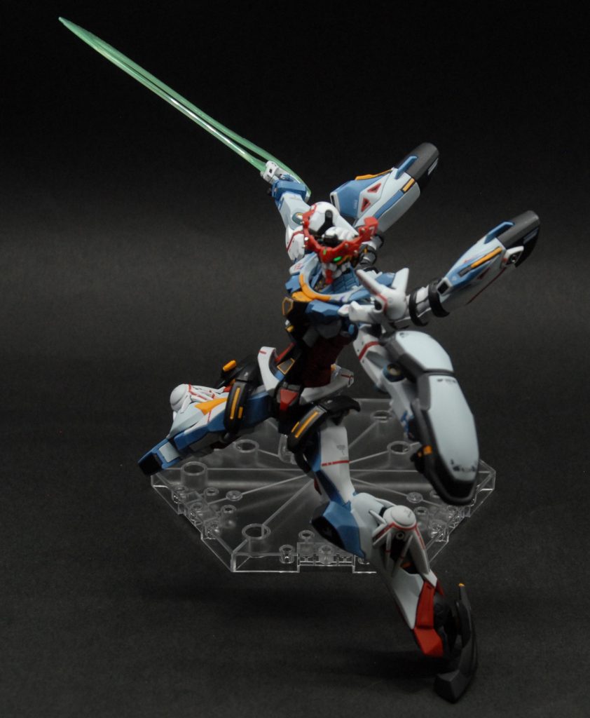 バックパックの塗分けも大変でした。特に突き出しているオレンジの部分。周辺のダークグレーとの塗分けが細かすぎて難しかったです。