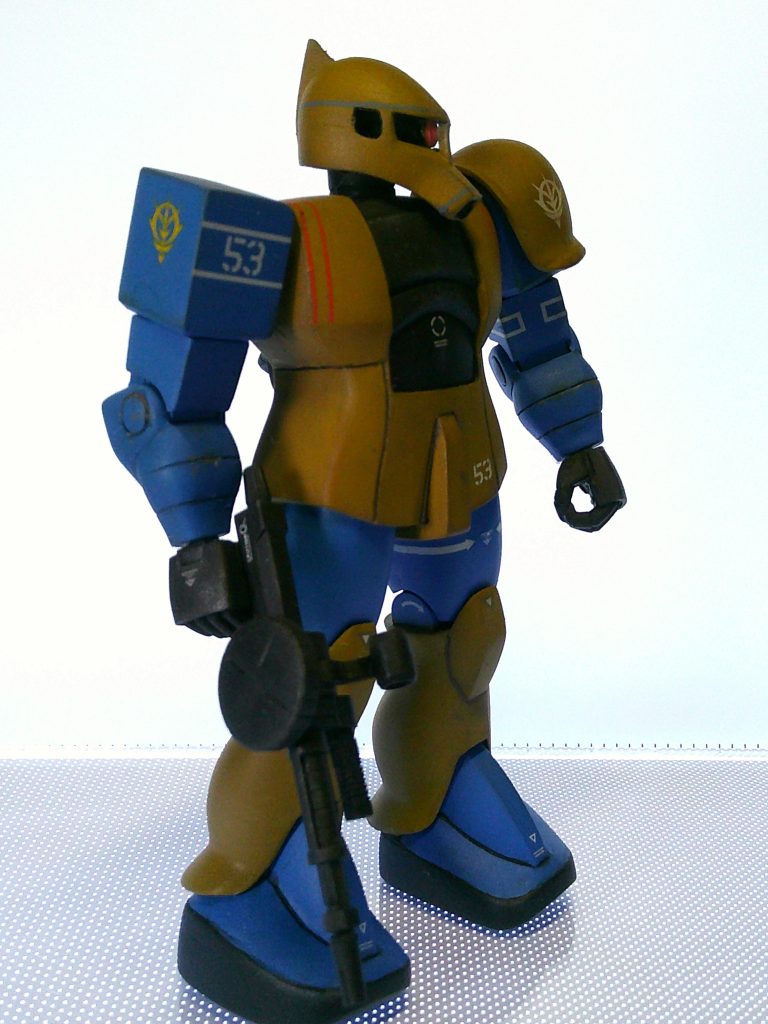 仕上げに艶消しを吹いていますので、テカリが抑えられ、ざらっとした印象になりました。