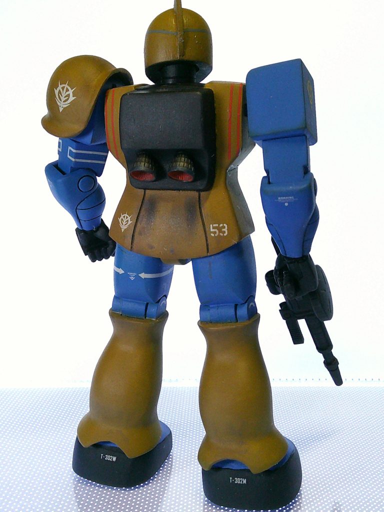 後からも1枚。ランドセルにはバーニアを足しています。関節の可動部は無改造なのでポージングするのも大変です。股関節や足首の可動域を増やしたバージョンもいずれ作ってみたいと思います。