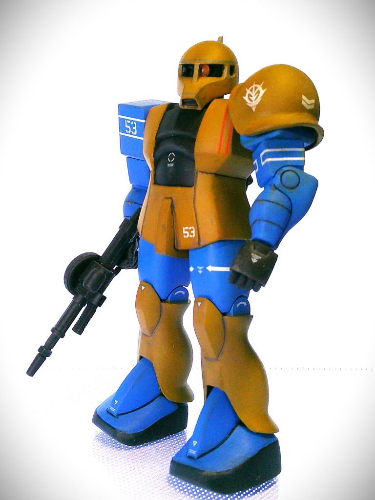 早速ですが完成写真です。設定画のようないかり肩がいい雰囲気になっています。今回は無改造で制作する予定でしたが、なんと頭部を無くしてしまうという大ミス!急遽他パーツ移植することに。どうせ改造することになるなら、ついでに肩もいかり肩にしたい!と取り付け方を変更しました。