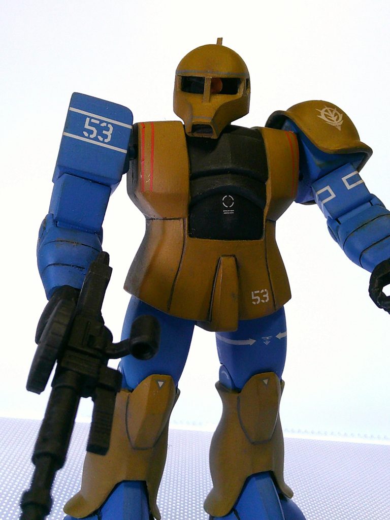 かつて作ったときは何とも思わなかった旧キットの骨太な造形が、改めて作ってみると凄く好きになりました。ずっしりとした印象が今になって見直してみると良いです。近年どんどんとスタイリッシュなデザインになっていますが、それはそれとして、こういった重厚なデザインのものも欲しいと思います。