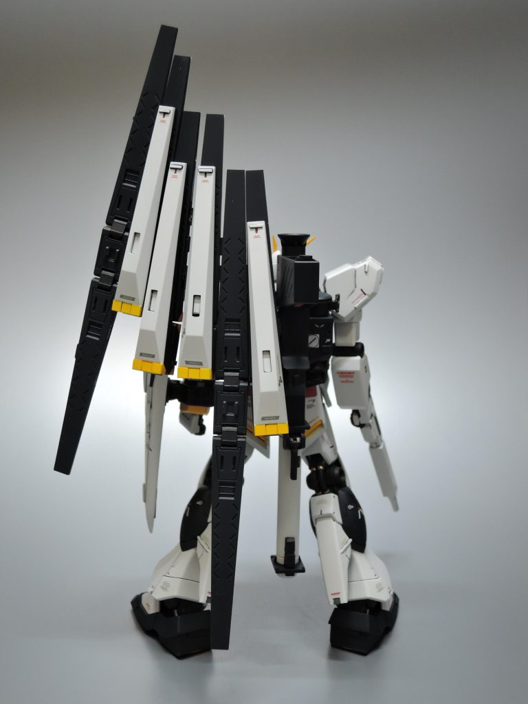 しかしこのファンネルの設計をしたバンダイの職員、ほんとすごい仕事です！しっかりバランス取れるように調整されているし、なにより形が美しい・・・