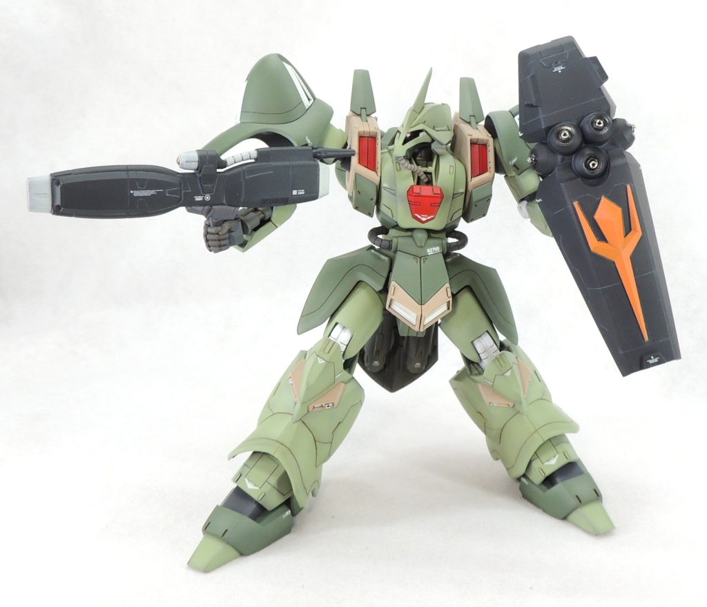 ■出渕氏デザインの個性と力強さ出渕氏のベースデザインに基づくMSたち(ガルスJ、ズサ、ハンマハンマ、Rジャジャ、バウ、ドライセン)は、総じてややトップヘビー(下半身に比べて上半身の方がボリューミィ)であり、それぞれ個性的でMSらしさや力強さを感じさせてくれます。