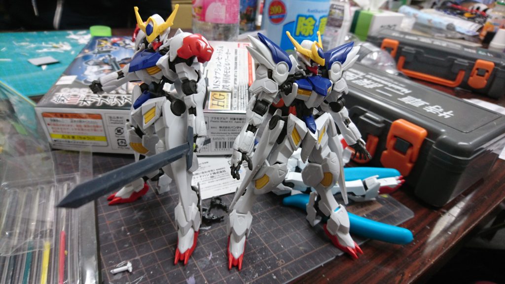 後ろの散らかり具合は気にしないでいただきたいのですが、当時なりにどうしたら形になるか考えられていたんじゃないかと思いました