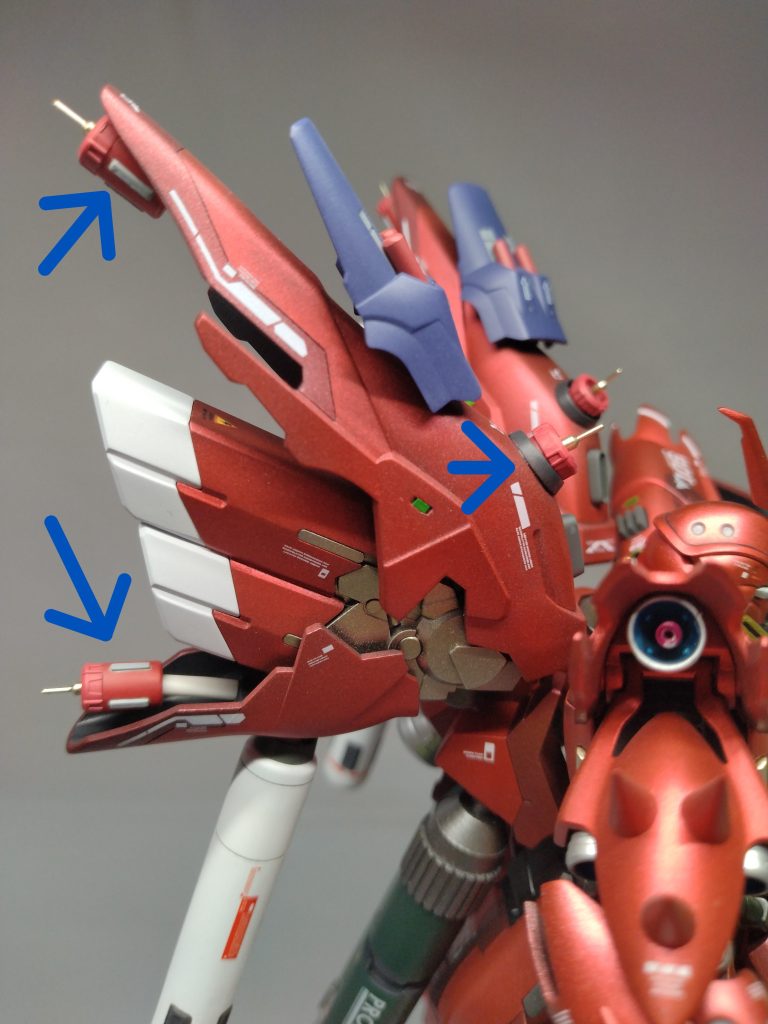 ファンネル(のつもり…)を配備!サザビーぽいやつを計6基つけてみました。かなりにぎやかに。