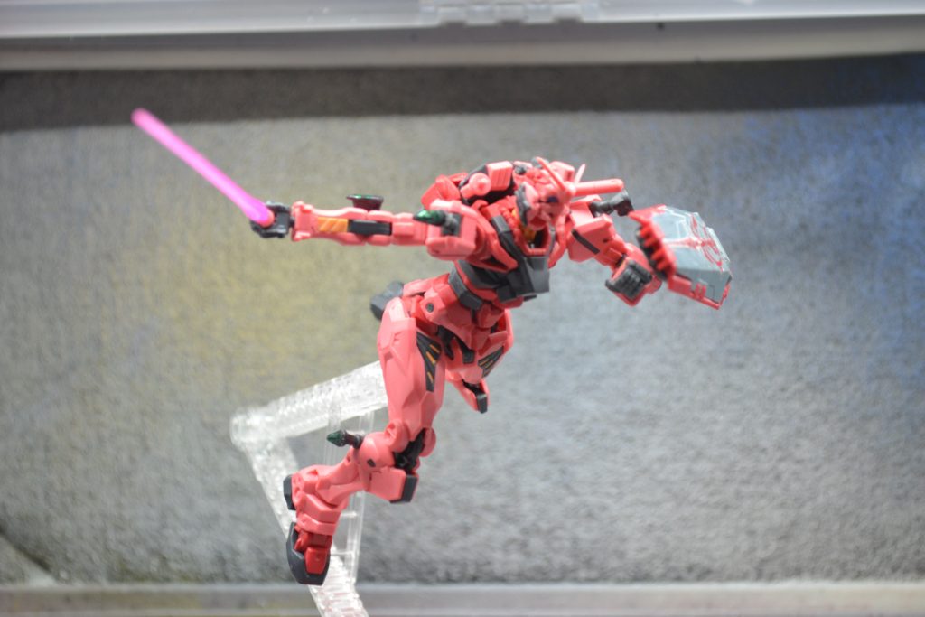 「戦え」とガンダムが言っている–3枚目/制作者：ガンプラ初心者の野良犬