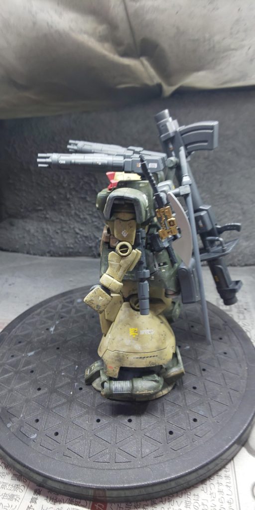  いつかのイフリートと同様、ヒートサーベルとヒートホーク、ヒートホークはガルマ専用ザクの物をネットで購入。この画像だと分かりにくいですが、両腰にもキャノン砲？ガトリング？が付いてます👍️