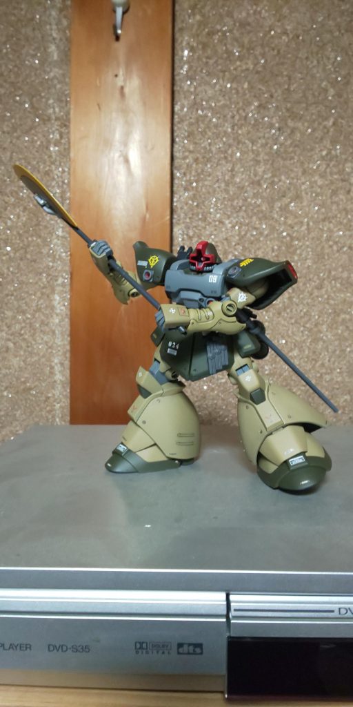 武器がでかいので全身の写真が小さくなる😫肩は前後にスイング出来るように改造しました。