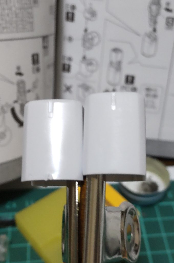 ヤスリがけでつや消し。一応反射が抑えられているかな?