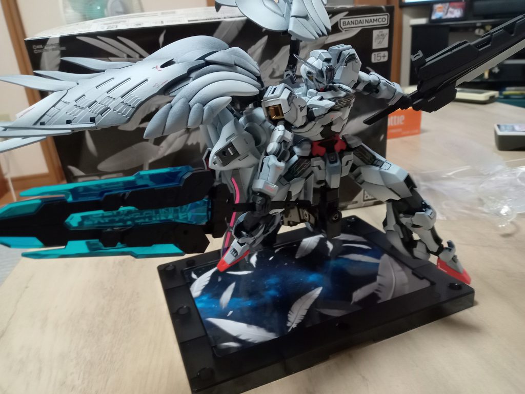 近接改修型ということで近接武器マシマシで製作致しました。メイン武装としてエネルギーソード(30mm)、ガーディアン、サムライマスターソード(コトブキヤ)、牽制用にツインバスターライフル(ゼロEW)を装備させています。