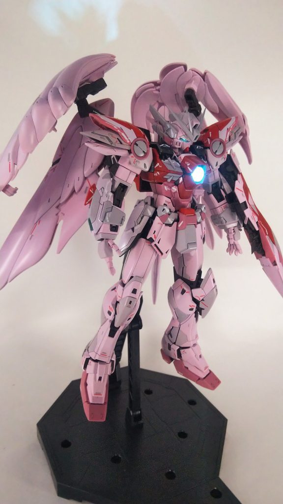 片手にスマホ、片手にブラックライトをあてながらの撮影です😄