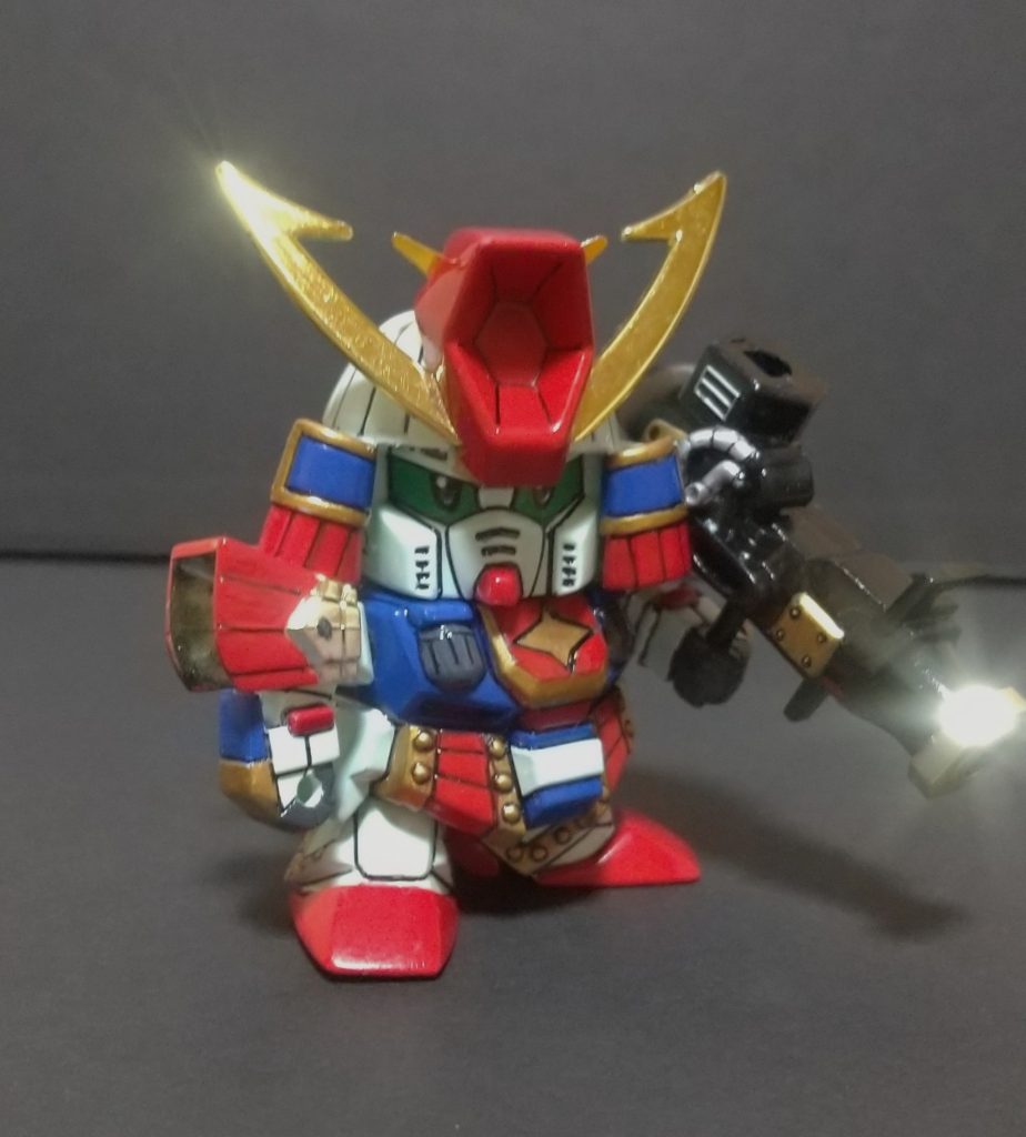 バズーカ装備それにしても頭のハイメガキャノンがデカすぎますね。こういうケレン味のあるデザイン大好きです。