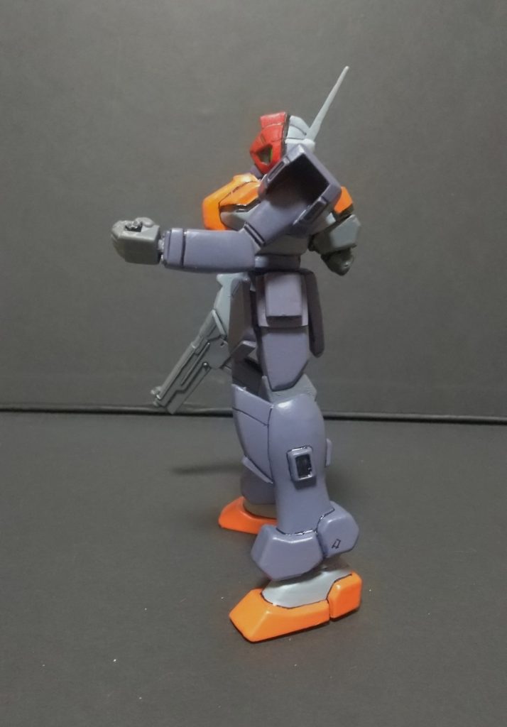 よこ下半身の可動域は初代の旧キット並みに狭くて改造前提みたいな作りだけど、プラの厚みがすごくて加工が大変でした。なんかガレージキットみたいな感じですが、ガレージキットとかまともに作ったこと無いので四苦八苦です