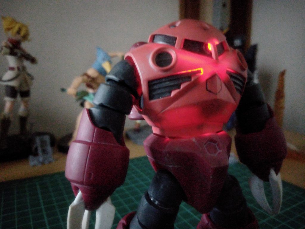 初めて水転写式デカールも使ってみました。はじめはちぎれたりしてしまいましたが、慣れると楽しくなりました。